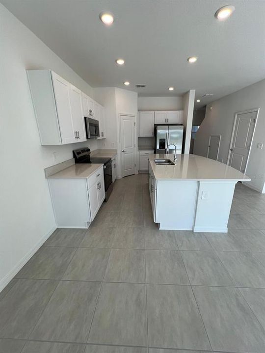 For Rent: $2,000 (3 beds, 2 baths, 1373 Square Feet)