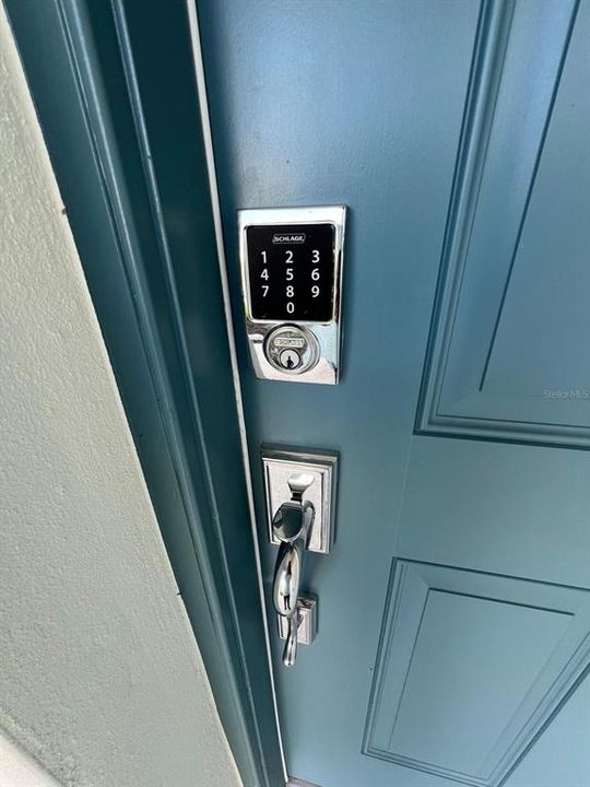 For Rent: $2,000 (3 beds, 2 baths, 1373 Square Feet)