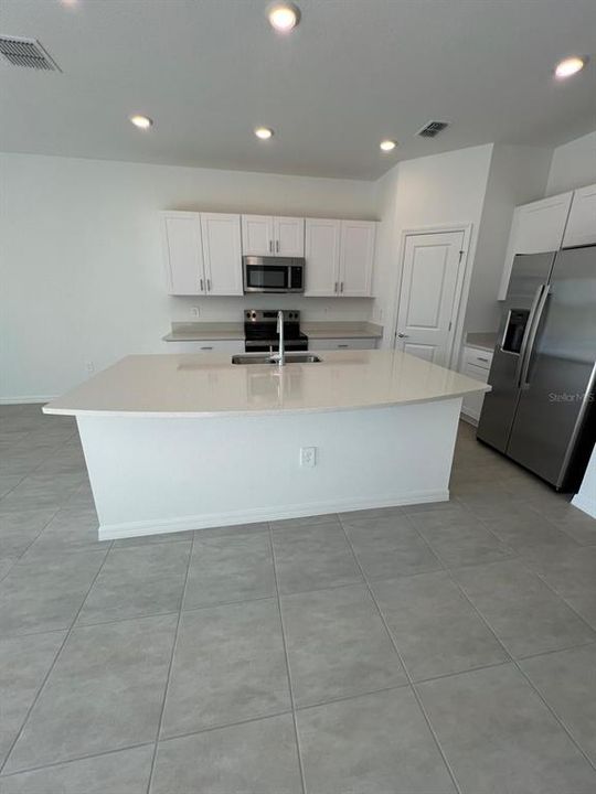 For Rent: $2,000 (3 beds, 2 baths, 1373 Square Feet)
