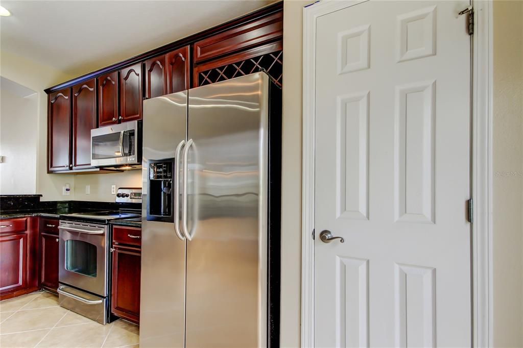 For Rent: $3,400 (3 beds, 2 baths, 2327 Square Feet)