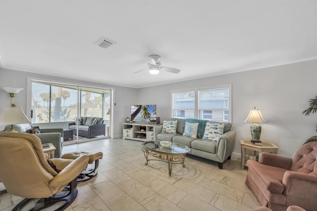 For Sale: $175,000 (2 beds, 2 baths, 1248 Square Feet)