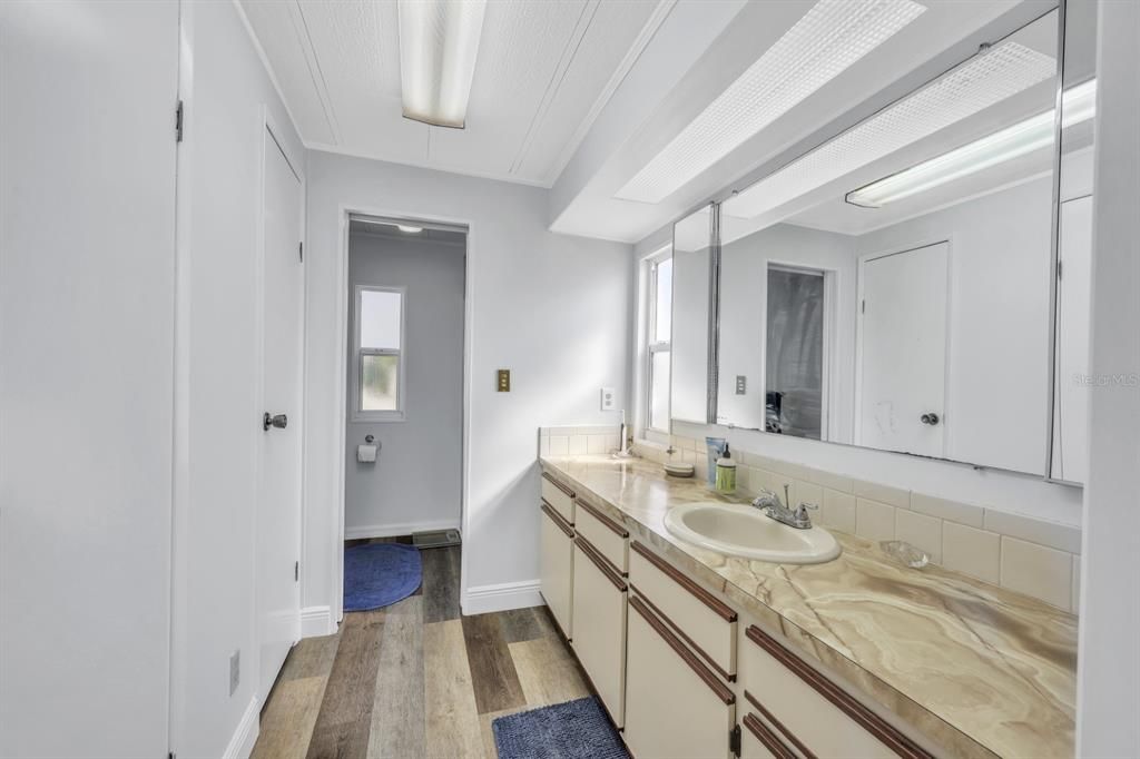 For Sale: $175,000 (2 beds, 2 baths, 1248 Square Feet)