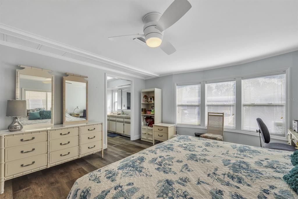 For Sale: $175,000 (2 beds, 2 baths, 1248 Square Feet)