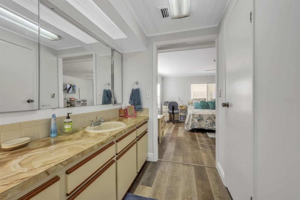 For Sale: $175,000 (2 beds, 2 baths, 1248 Square Feet)