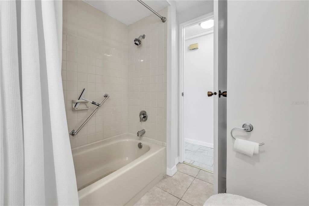 For Sale: $175,000 (2 beds, 2 baths, 1248 Square Feet)