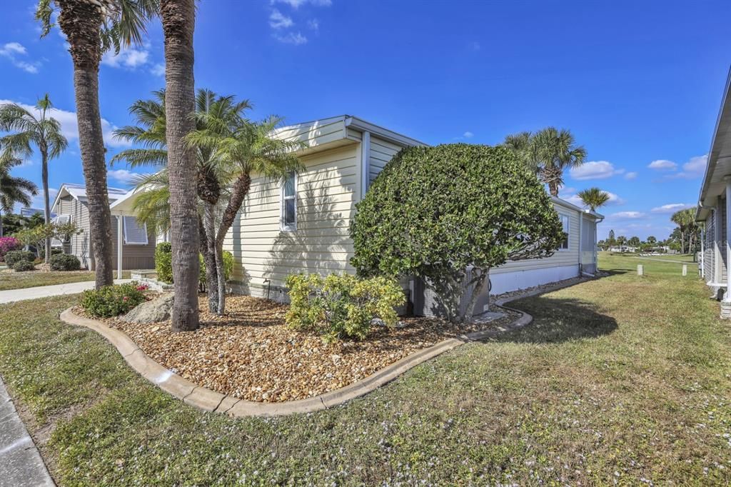 For Sale: $175,000 (2 beds, 2 baths, 1248 Square Feet)