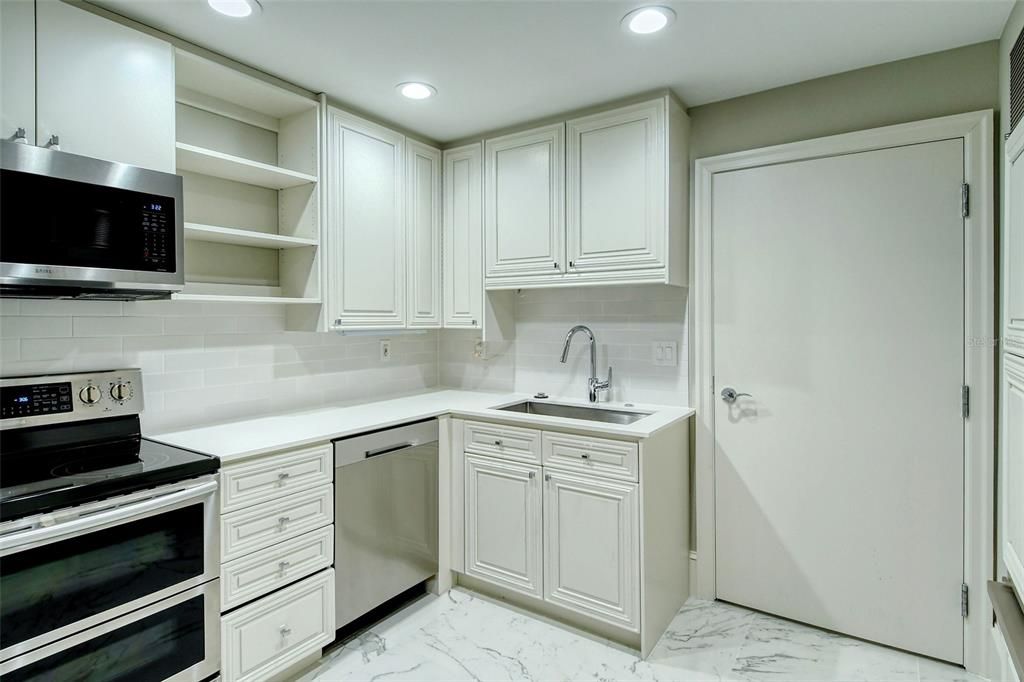 For Sale: $3,450,000 (2 beds, 2 baths, 2634 Square Feet)