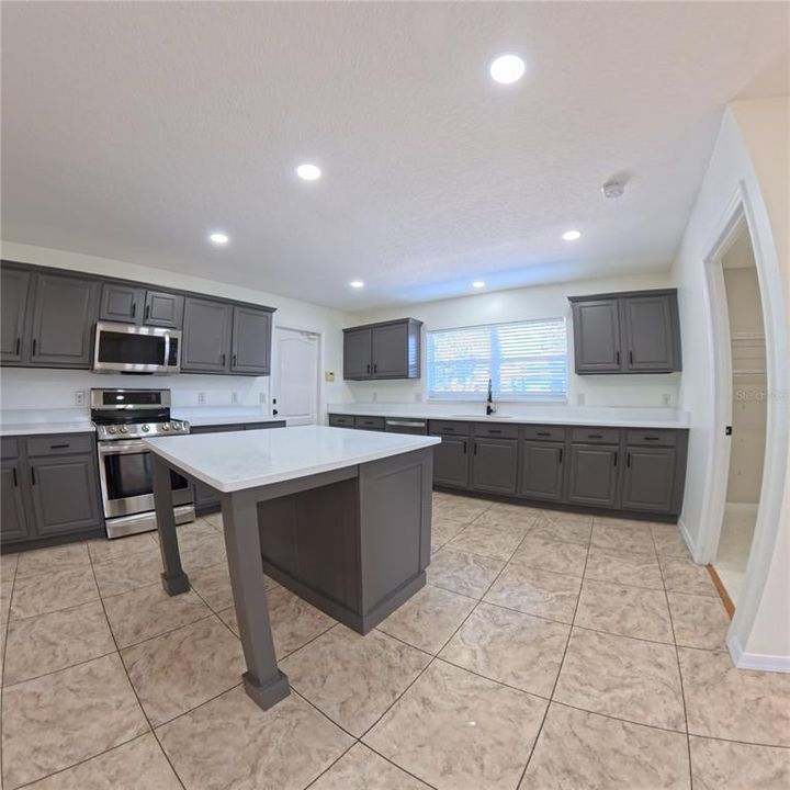 For Sale: $599,999 (4 beds, 3 baths, 2957 Square Feet)