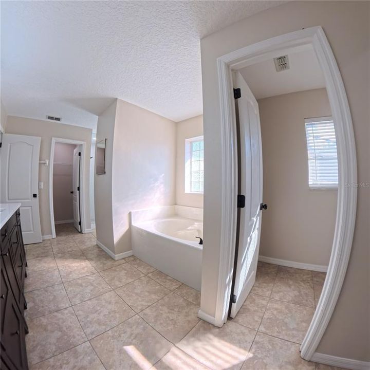 For Sale: $599,999 (4 beds, 3 baths, 2957 Square Feet)