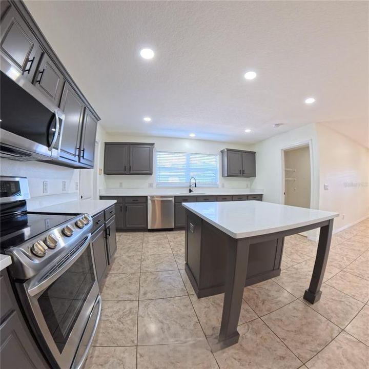 For Sale: $599,999 (4 beds, 3 baths, 2957 Square Feet)