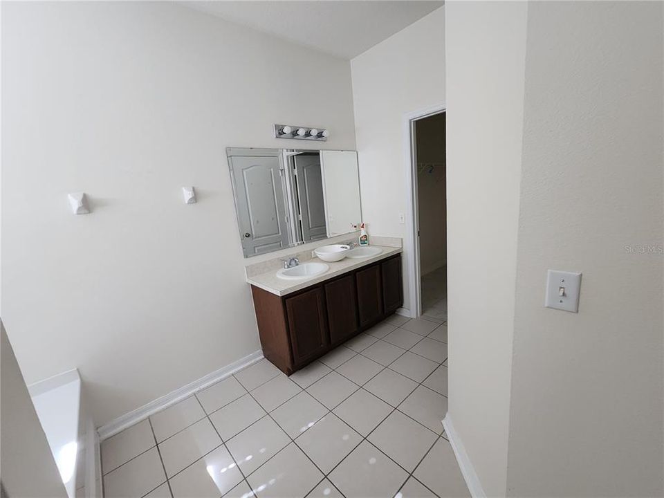 For Rent: $3,000 (4 beds, 2 baths, 2165 Square Feet)