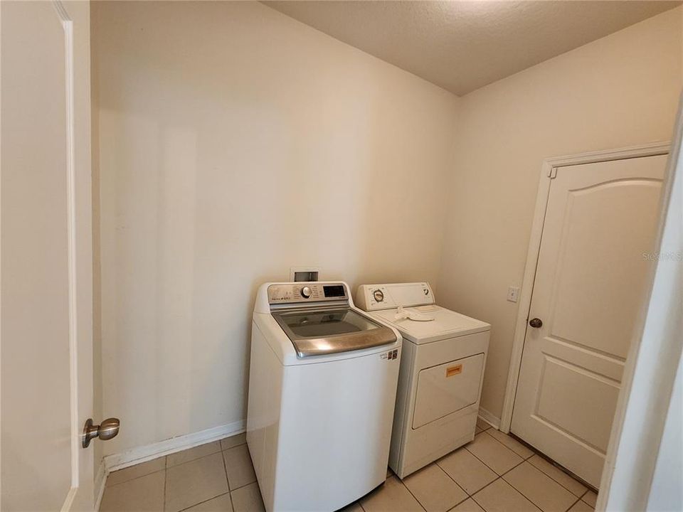 For Rent: $3,000 (4 beds, 2 baths, 2165 Square Feet)
