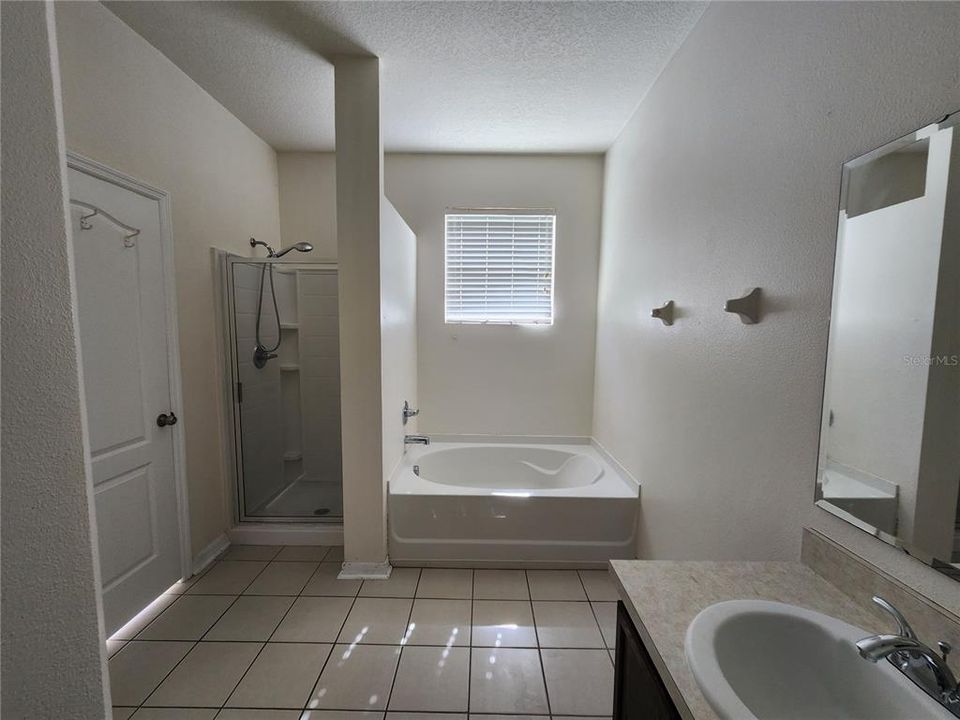 For Rent: $3,000 (4 beds, 2 baths, 2165 Square Feet)
