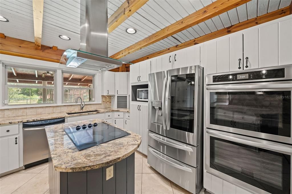 На продажу: $698,900 (3 спален, 2 ванн, 2404 Квадратных фут)