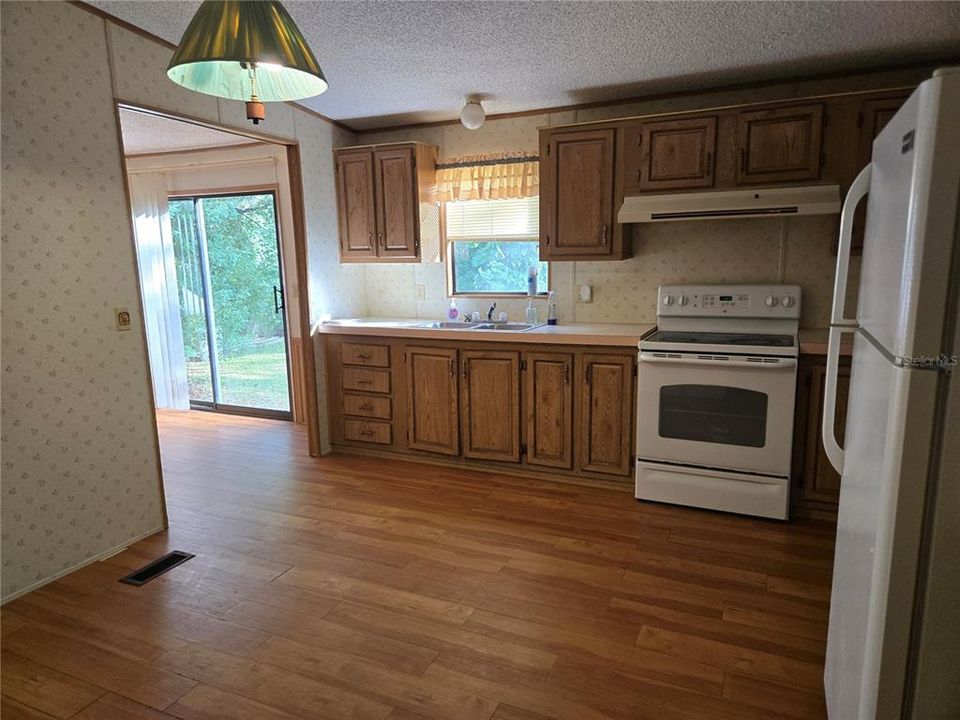 待售: $150,000 (4 贝兹, 2 浴室, 1568 平方英尺)