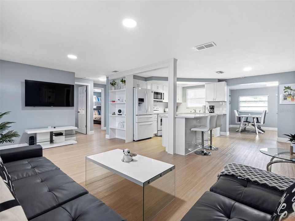 For Sale: $349,900 (3 beds, 2 baths, 1362 Square Feet)