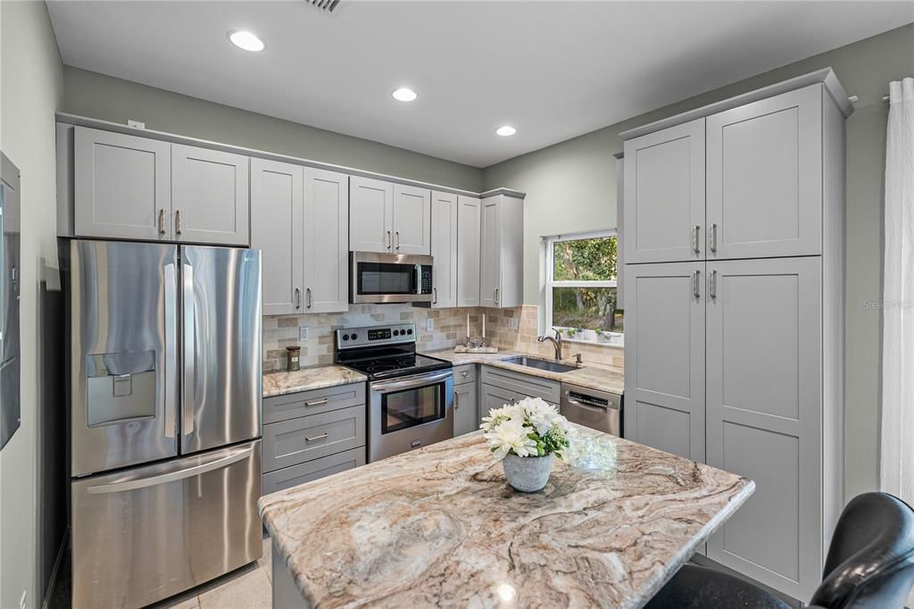 待售: $1,200,000 (3 贝兹, 4 浴室, 3813 平方英尺)