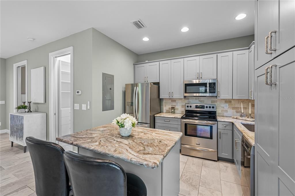 待售: $1,200,000 (3 贝兹, 4 浴室, 3813 平方英尺)