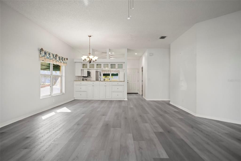 待售: $329,000 (3 贝兹, 2 浴室, 1670 平方英尺)