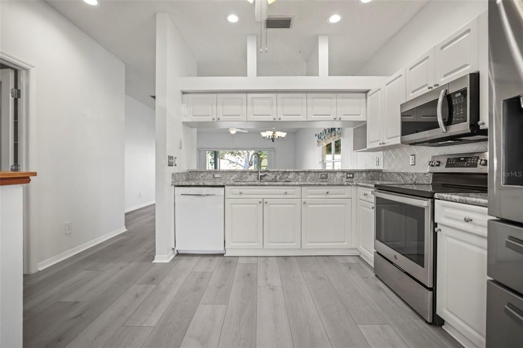 待售: $329,000 (3 贝兹, 2 浴室, 1670 平方英尺)