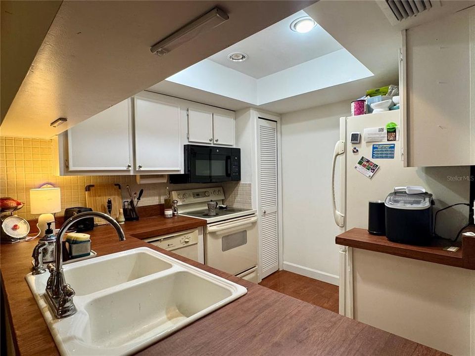 出租: $1,975 (2 贝兹, 2 浴室, 1236 平方英尺)