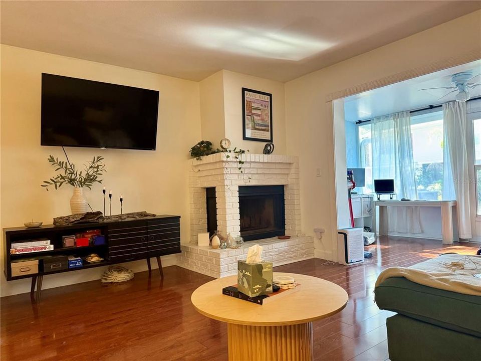 出租: $1,975 (2 贝兹, 2 浴室, 1236 平方英尺)