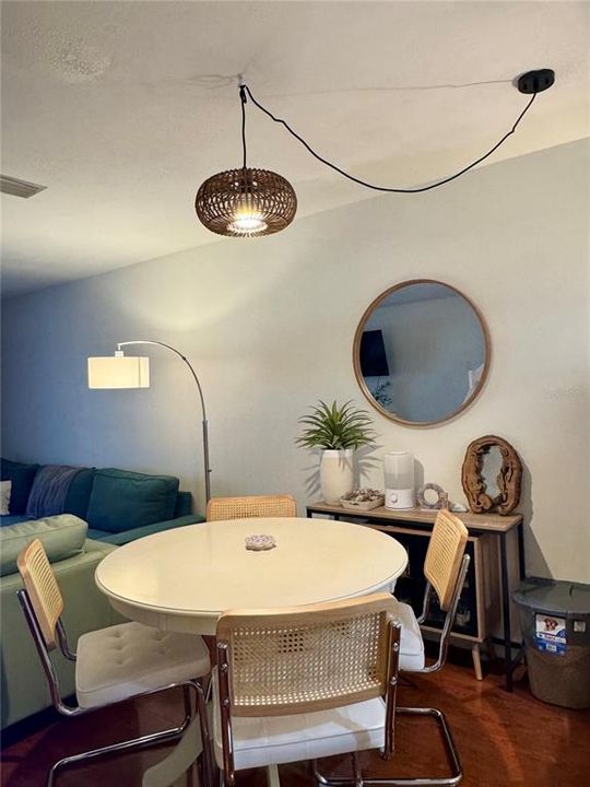 出租: $1,975 (2 贝兹, 2 浴室, 1236 平方英尺)