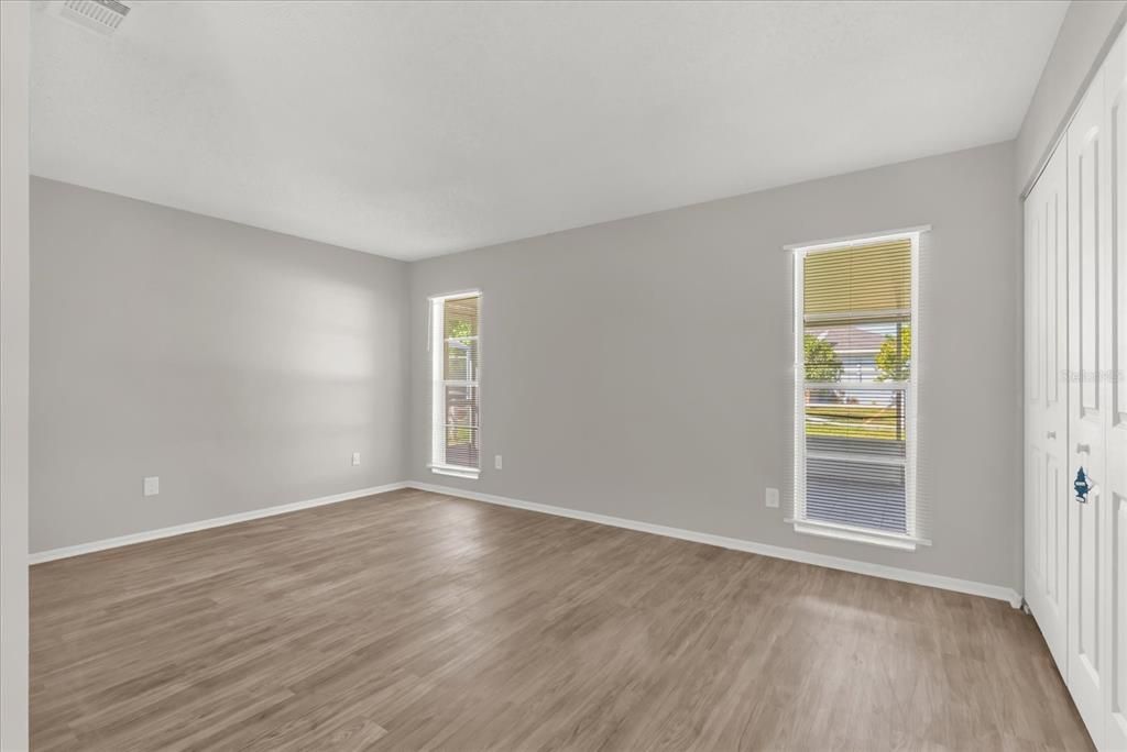 待售: $375,000 (4 贝兹, 2 浴室, 1410 平方英尺)