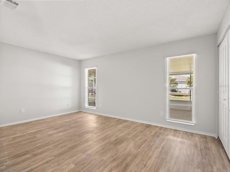 待售: $375,000 (4 贝兹, 2 浴室, 1410 平方英尺)