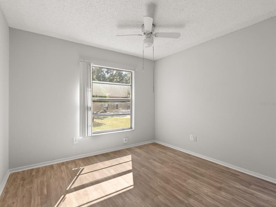 待售: $375,000 (4 贝兹, 2 浴室, 1410 平方英尺)