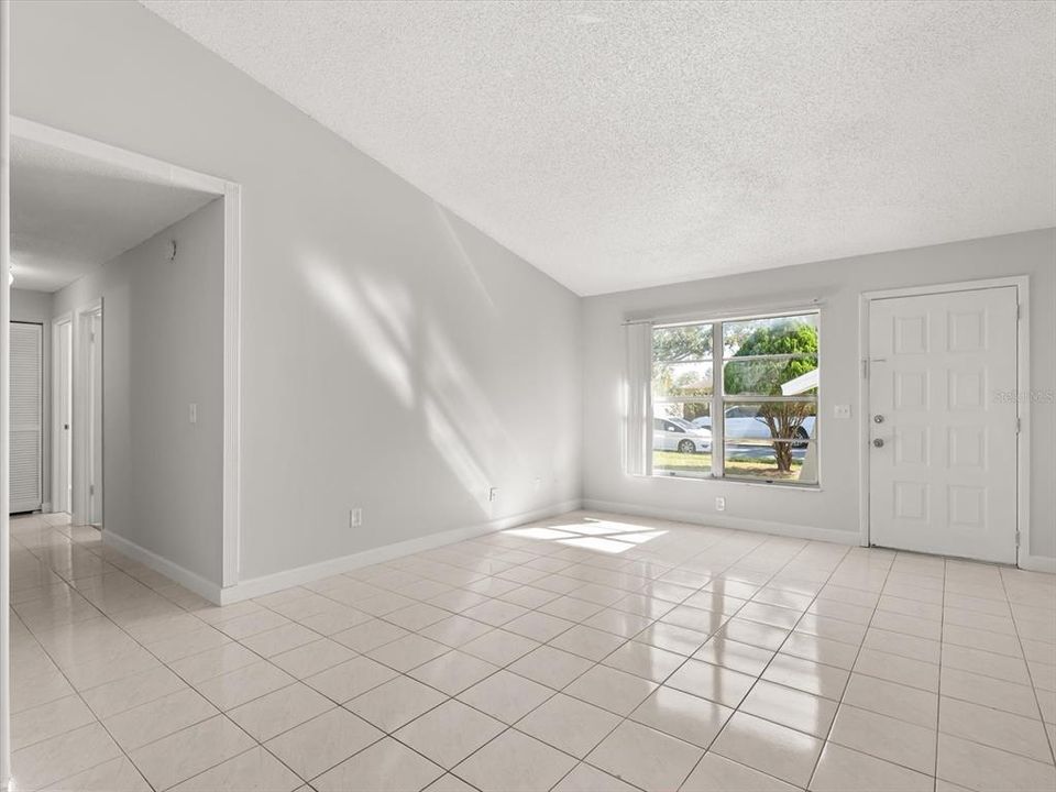 待售: $375,000 (4 贝兹, 2 浴室, 1410 平方英尺)