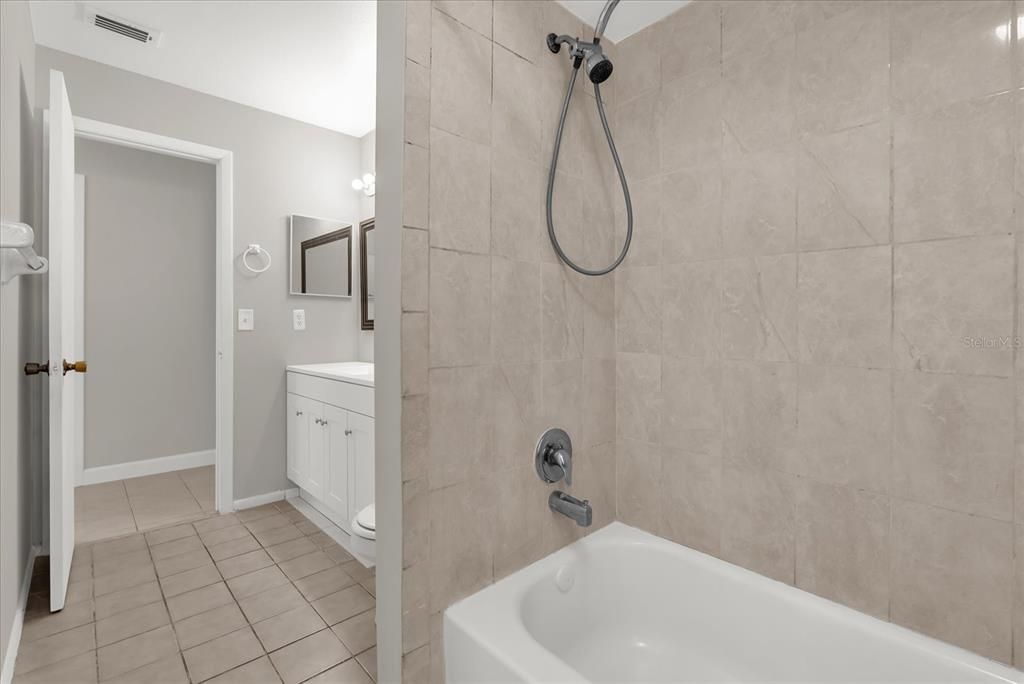 待售: $375,000 (4 贝兹, 2 浴室, 1410 平方英尺)