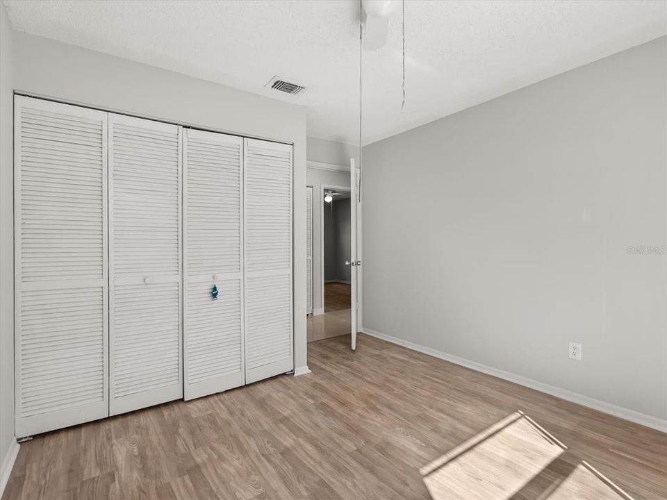 待售: $375,000 (4 贝兹, 2 浴室, 1410 平方英尺)