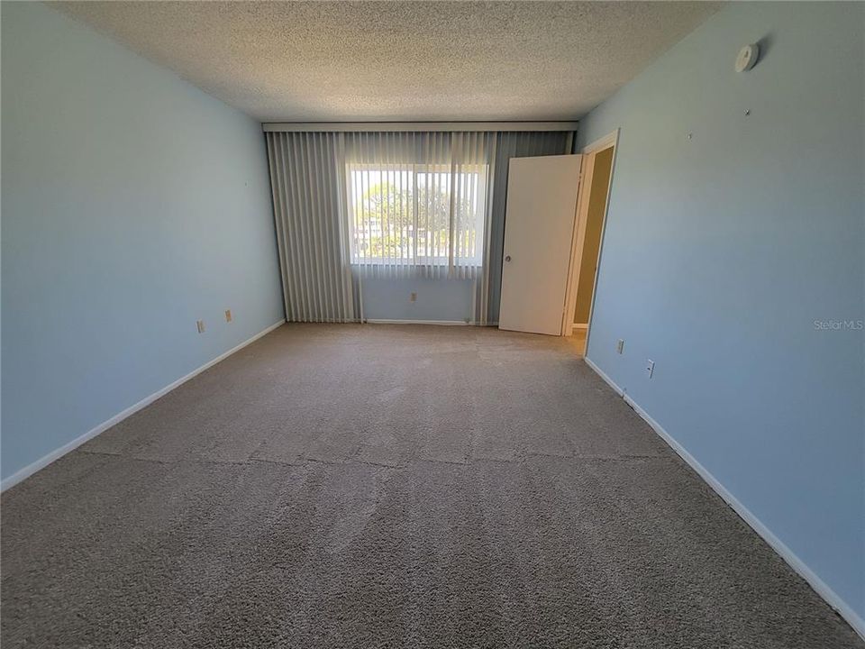 For Sale: $150,000 (2 beds, 2 baths, 1035 Square Feet)