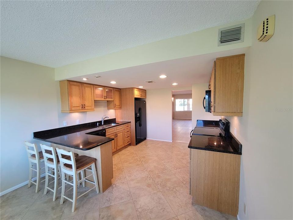 For Sale: $150,000 (2 beds, 2 baths, 1035 Square Feet)
