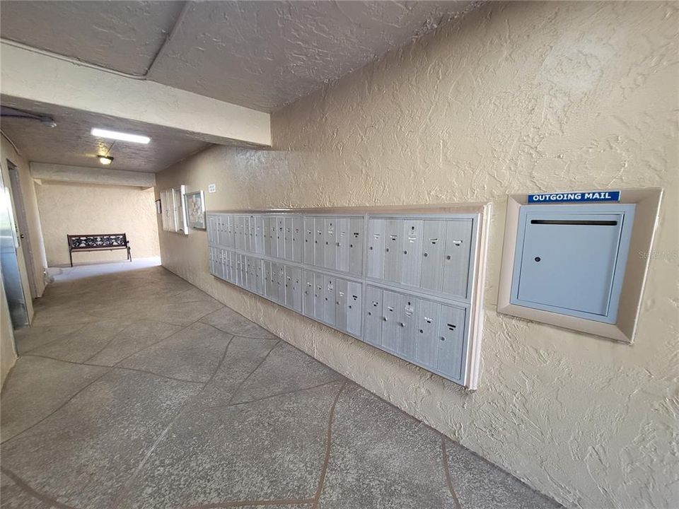 For Sale: $150,000 (2 beds, 2 baths, 1035 Square Feet)