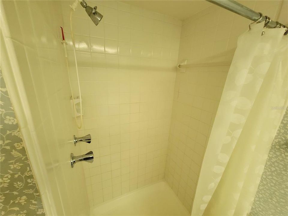 For Sale: $150,000 (2 beds, 2 baths, 1035 Square Feet)