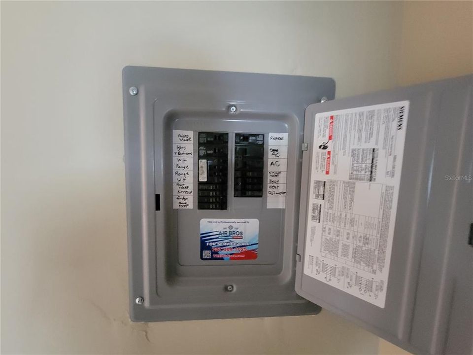 For Sale: $150,000 (2 beds, 2 baths, 1035 Square Feet)