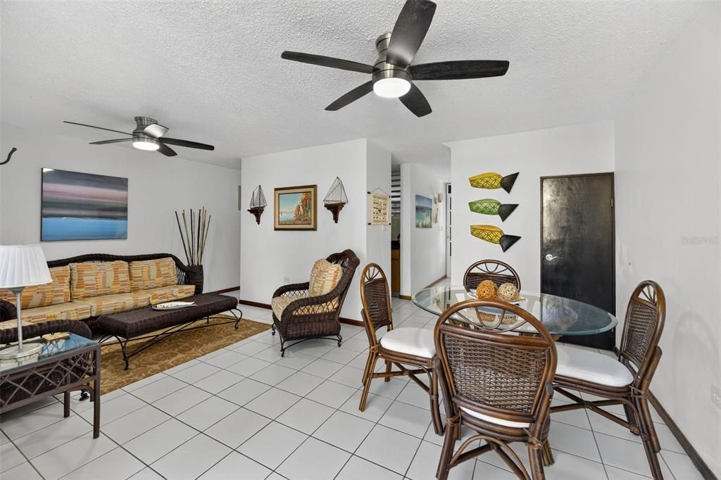 На продажу: $909,000 (3 спален, 1 ванн, 1090 Квадратных фут)