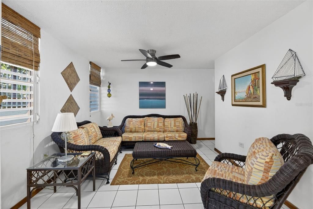 На продажу: $909,000 (3 спален, 1 ванн, 1090 Квадратных фут)