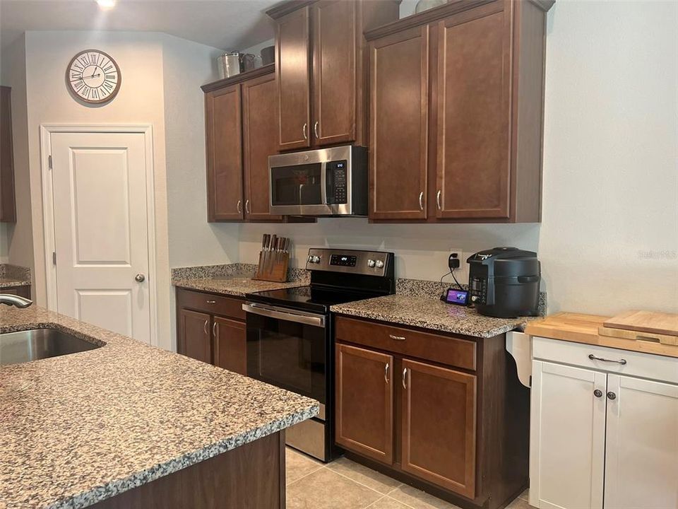 For Sale: $415,000 (4 beds, 2 baths, 1996 Square Feet)