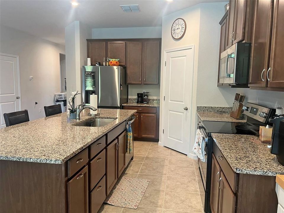 For Sale: $415,000 (4 beds, 2 baths, 1996 Square Feet)