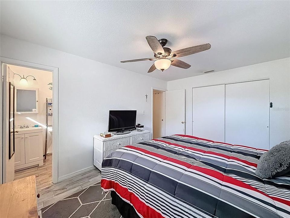 For Sale: $299,900 (3 beds, 2 baths, 1456 Square Feet)