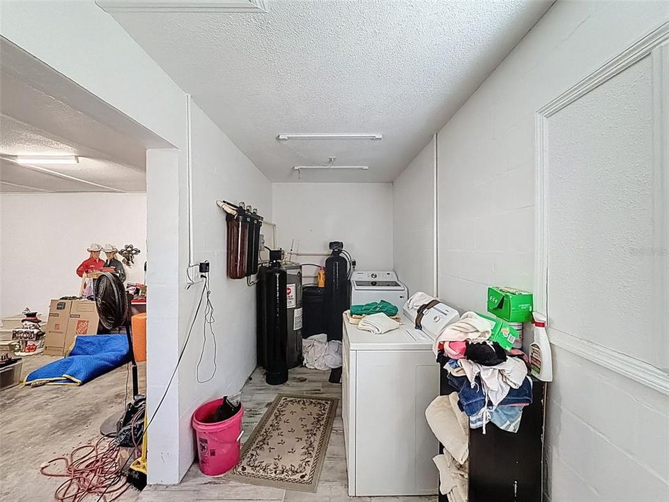 For Sale: $299,900 (3 beds, 2 baths, 1456 Square Feet)