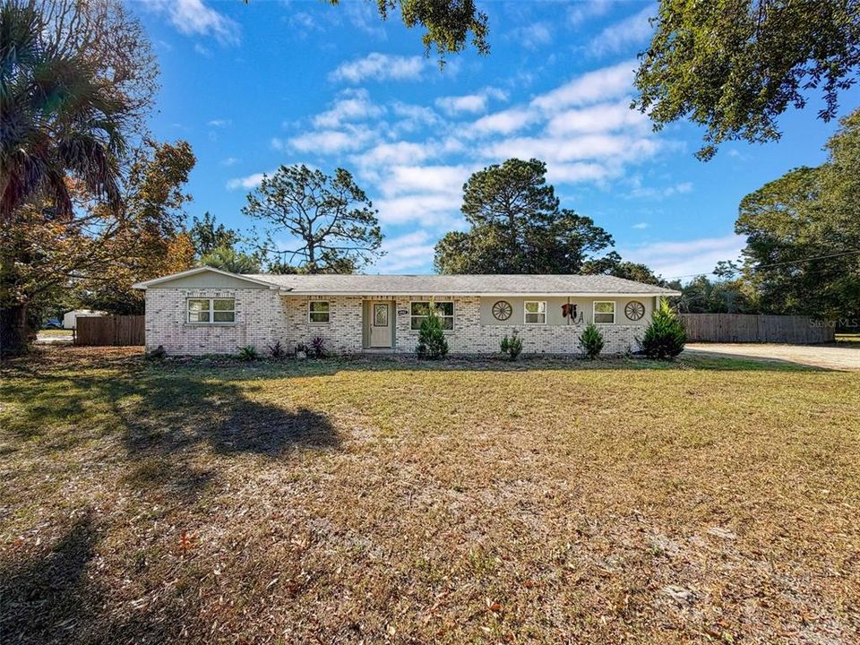 For Sale: $299,900 (3 beds, 2 baths, 1456 Square Feet)