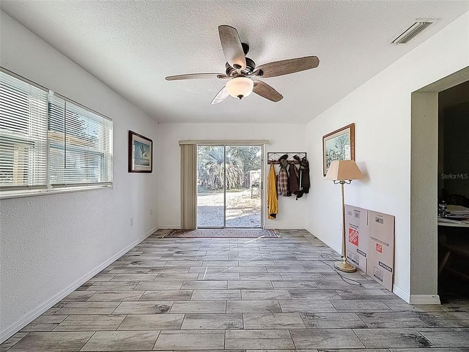 For Sale: $299,900 (3 beds, 2 baths, 1456 Square Feet)