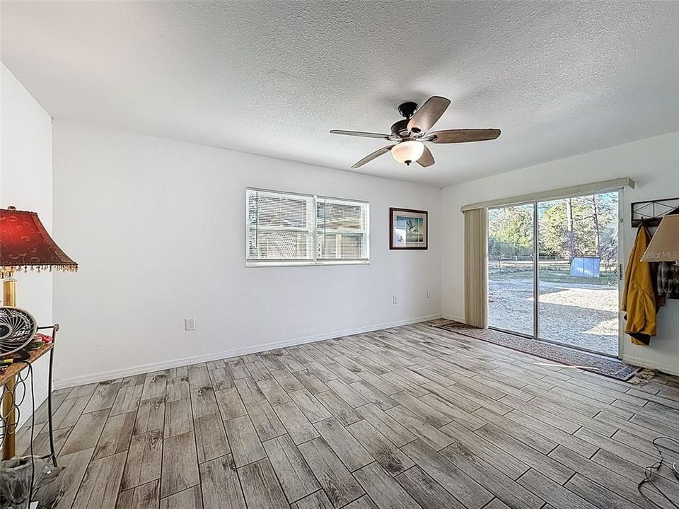 For Sale: $299,900 (3 beds, 2 baths, 1456 Square Feet)