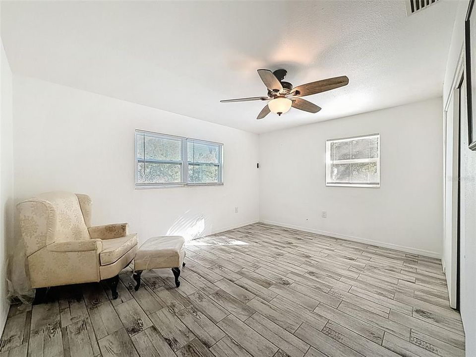 For Sale: $299,900 (3 beds, 2 baths, 1456 Square Feet)