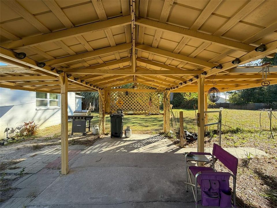 For Sale: $299,900 (3 beds, 2 baths, 1456 Square Feet)