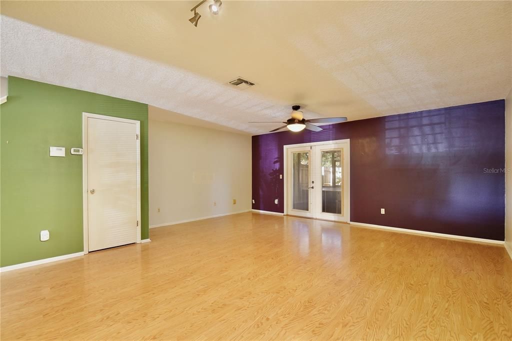 For Sale: $260,000 (3 beds, 2 baths, 1358 Square Feet)